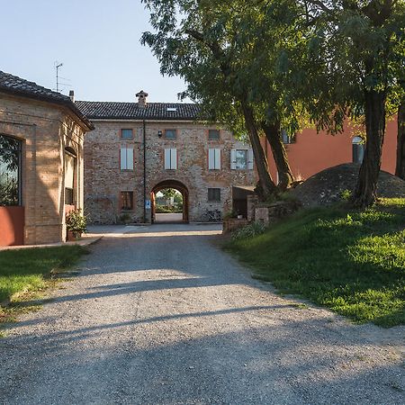 Agriturismo Battibue Vila Fiorenzuola dʼArda Exterior foto